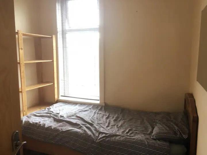 Single Room - Town & University Nearby, 24H Bus, Airport-Linked Manchester Kültér fotó